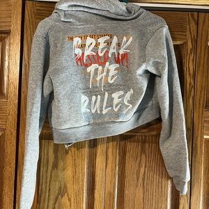 super cute cropped grey zip up